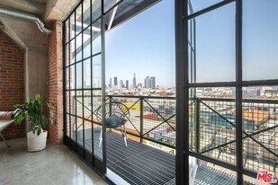 691 Mill St in Los Angeles, CA - Building Photo