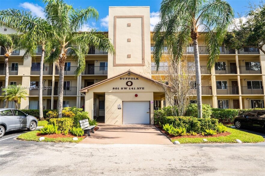 801 SW 141st Ave, Unit 312O in Pembroke Pines, FL - Building Photo