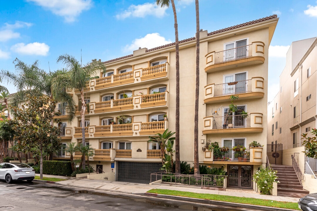 123 S Clark Dr, Unit 202 in Los Angeles, CA - Building Photo