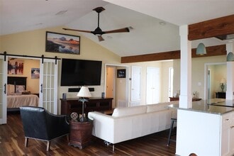 500 Tiki Dr in Tiki Island, TX - Building Photo - Building Photo