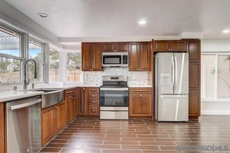 10456 La Morada Dr in San Diego, CA - Building Photo - Building Photo