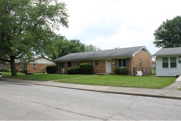 960 S Cherry St in Martinsville, IN - Building Photo