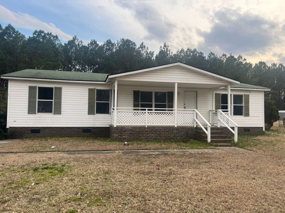 2405 O'Hara Dr in Raeford, NC - Building Photo