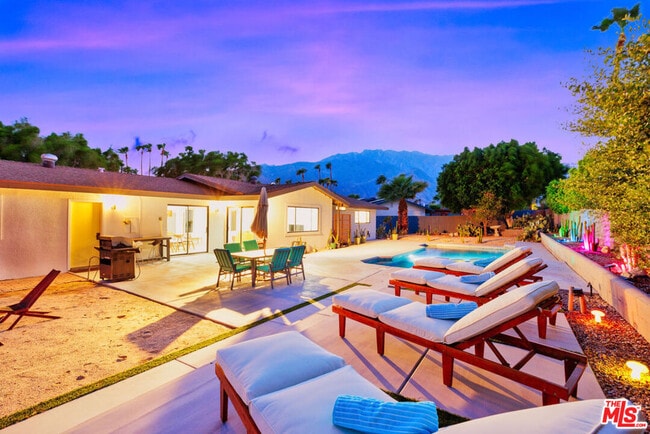 1250 E Delgado Rd in Palm Springs, CA - Building Photo - Building Photo