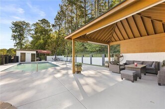 404 Springlake Rd in Lawrenceville, GA - Building Photo - Building Photo