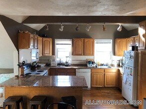 42 Brainerd Rd in Boston, MA - Foto de edificio - Building Photo