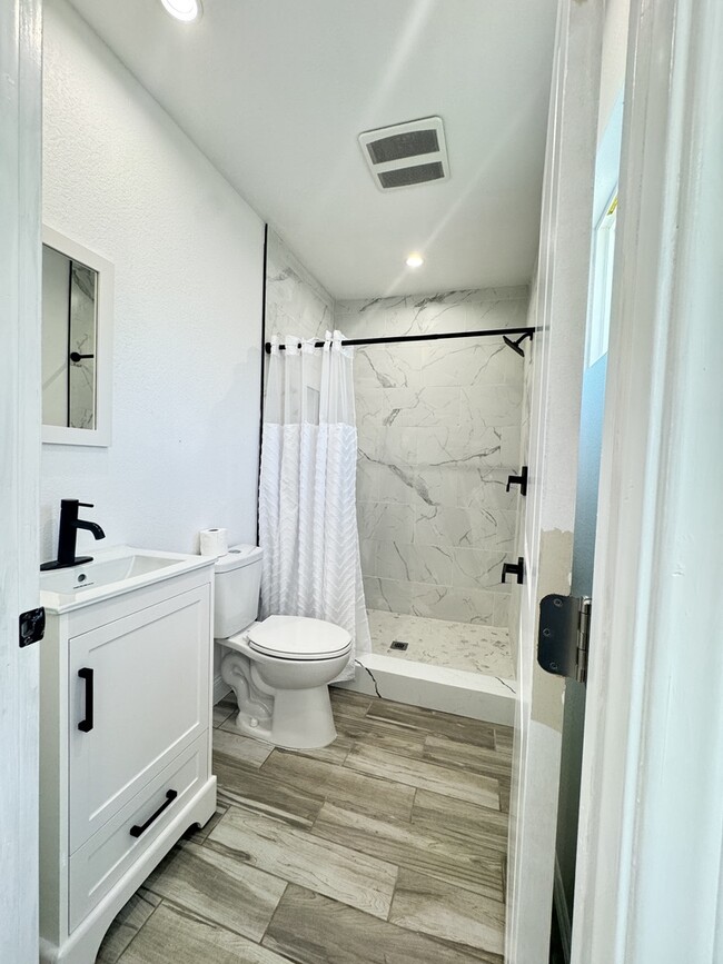 9490 Obeck Ave, Unit 9488 in Arleta, CA - Foto de edificio - Building Photo