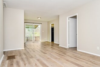 367 Lady Guinevere Way in Jonesboro, GA - Building Photo - Building Photo