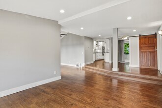 12346 Sand Point Way NE, Unit 3 bed 1 bath in Seattle, WA - Building Photo - Building Photo