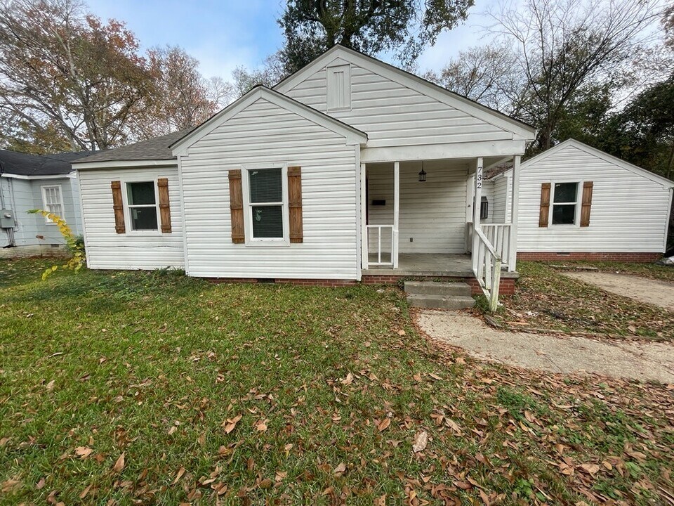 732 Cedarhurst Rd in Jackson, MS - Building Photo