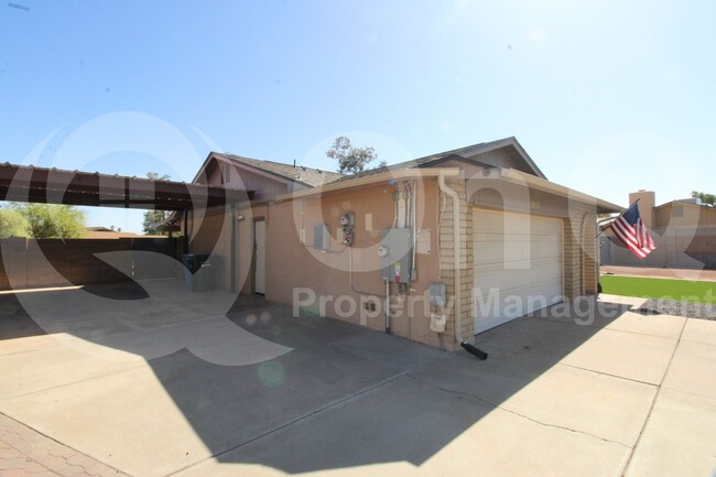 3633 W Andorra Dr in Phoenix, AZ - Foto de edificio - Building Photo