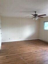 926 E Dean Keeton St in Austin, TX - Foto de edificio - Building Photo