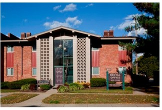 Green Meadows in Louisville, KY - Foto de edificio - Building Photo