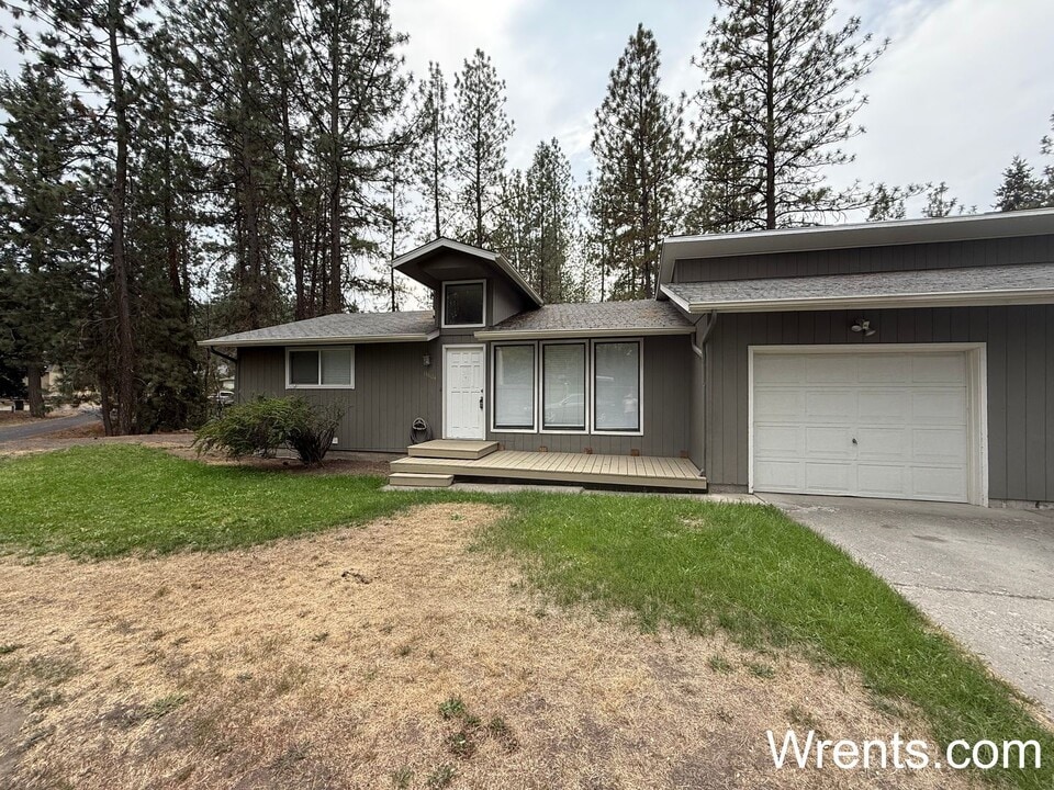 11604 N Anna J Dr in Spokane, WA - Building Photo