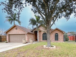 1913 E Ascot Dr in Edinburg, TX - Building Photo - Building Photo