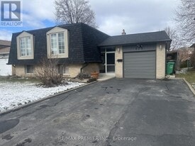 235 Louis Dr in Mississauga, ON - Building Photo