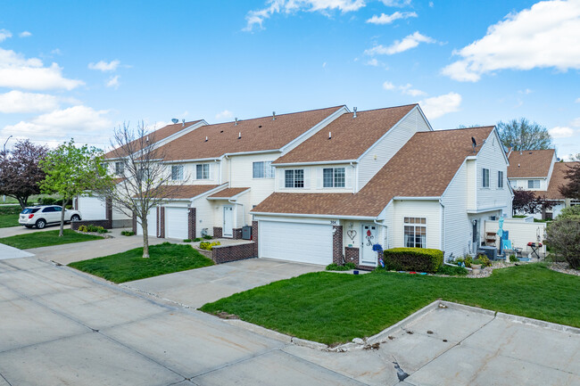 3701 Brook Ridge Ct in Des Moines, IA - Building Photo - Building Photo