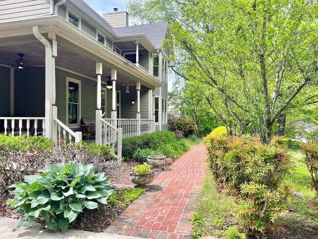 4 Stacey Cir in Signal Mountain, TN - Building Photo - Building Photo
