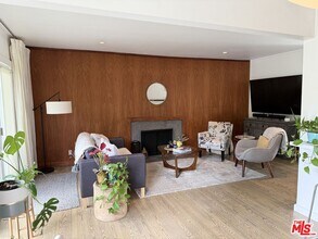 3252 De Witt Dr in Los Angeles, CA - Building Photo - Building Photo