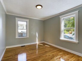 676 Adams St, Unit 1 in Boston, MA - Building Photo - Building Photo