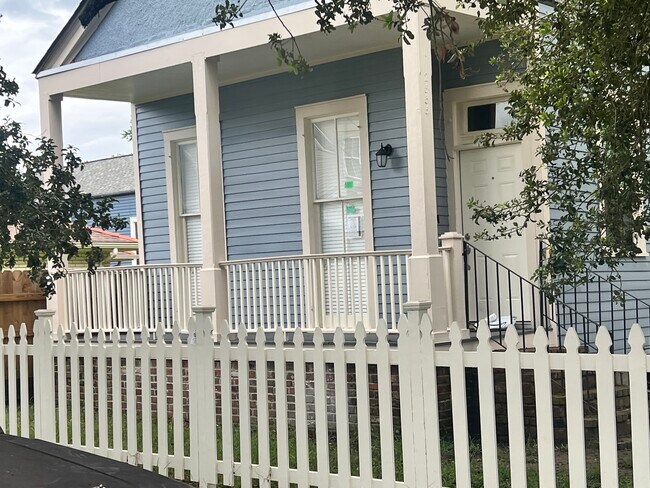 2535 Upperline St, Unit A in New Orleans, LA - Building Photo - Building Photo