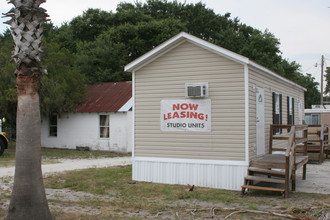 Sunset Cove Mobile Home Park in Winter Haven, FL - Building Photo - Building Photo