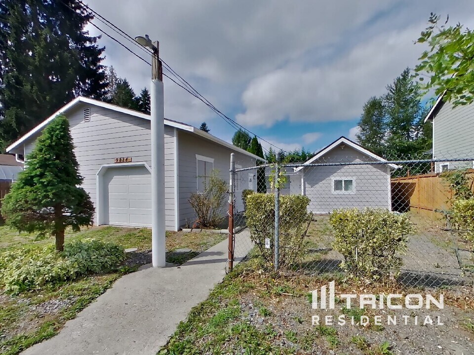 9824 E F St in Tacoma, WA - Building Photo
