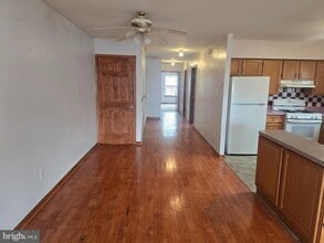 524 Longshore Ave in Philadelphia, PA - Building Photo - Building Photo