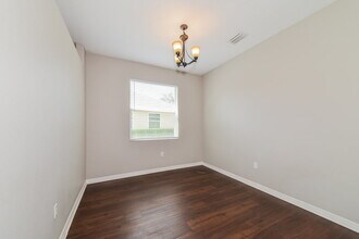 5412 Lexington Dr in Parrish, FL - Building Photo - Building Photo