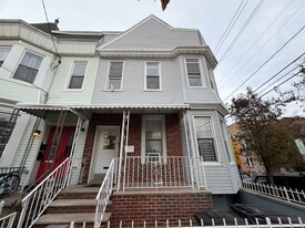 600 17th St in Union City, NJ - Building Photo