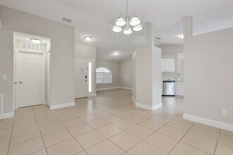 5176 Heatherstone Ct in Kissimmee, FL - Foto de edificio - Building Photo