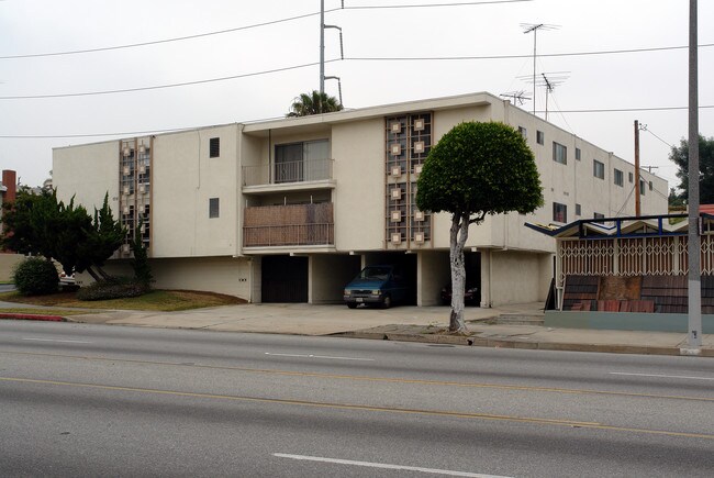 4680 W 63rd St in Los Angeles, CA - Building Photo - Building Photo