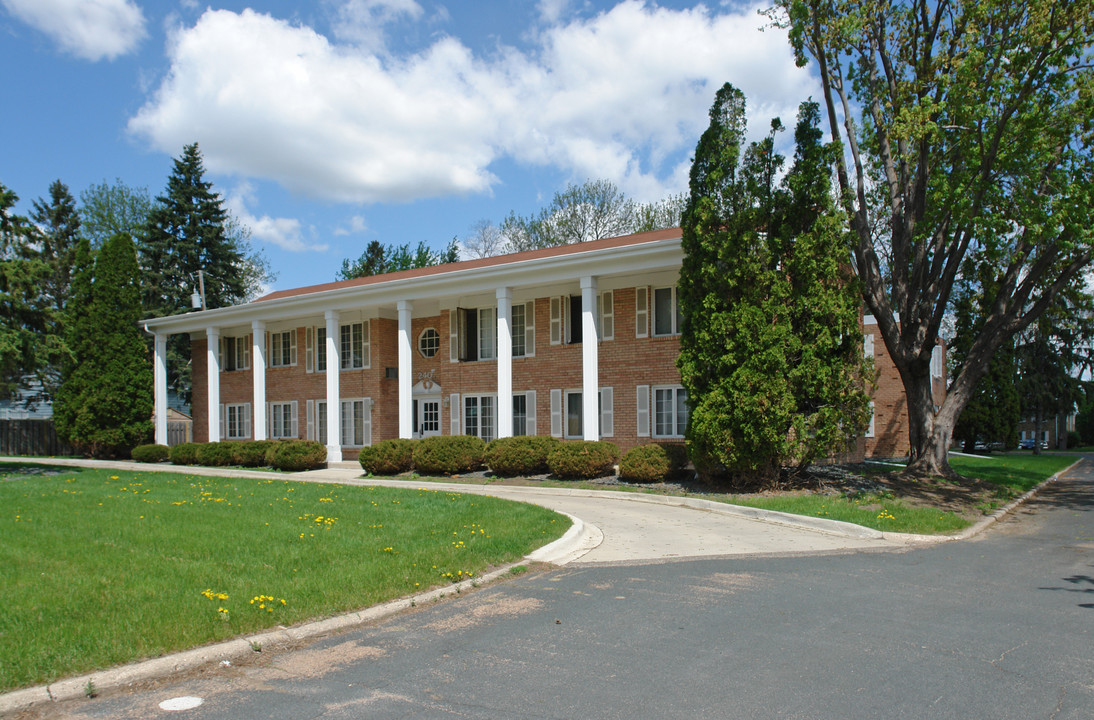 2400 W 91st St in Bloomington, MN - Building Photo