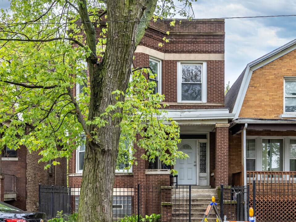 6813 S St Lawrence Ave in Chicago, IL - Building Photo