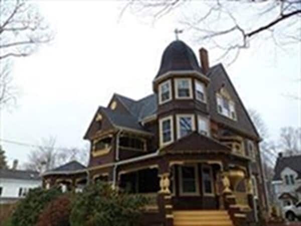 104 S Main St in Middleboro, MA - Building Photo