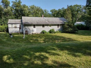 10 Entrance Rd in Milford, CT - Building Photo - Building Photo