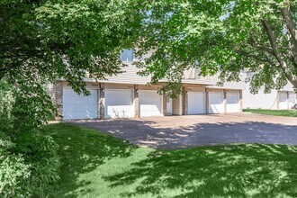 Parkview Manor in Inver Grove Heights, MN - Building Photo - Building Photo