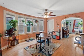 2462 S Howell Ave, Unit 1 First Floor in Milwaukee, WI - Building Photo - Building Photo