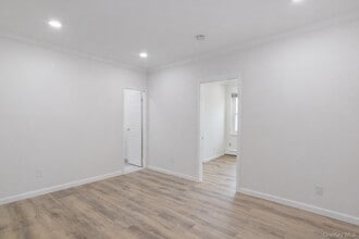 21-29 Audrey Ave in Oyster Bay, NY - Building Photo - Building Photo