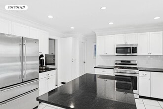 5 Mountain Laurel Ln in Southampton, NY - Building Photo - Building Photo