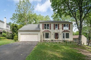 13183 Oak Farm Dr in Woodbridge, VA - Building Photo