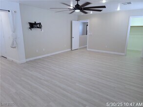 11212 Tuscolana St in Las Vegas, NV - Foto de edificio - Building Photo