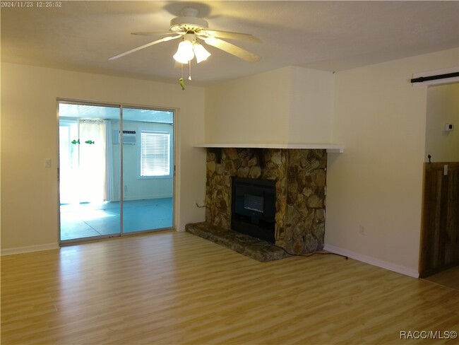4960 E Arbor St in Inverness, FL - Foto de edificio - Building Photo