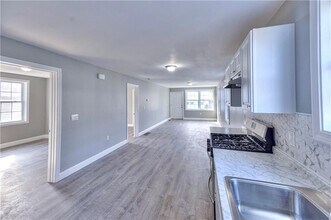 127 Pumgansett St-Unit -1 in Providence, RI - Building Photo - Building Photo