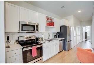 600 E Trinity Ln, Unit 111 in Nashville, TN - Building Photo - Building Photo