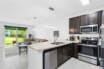6285 SW 47th Mnr in Davie, FL - Foto de edificio - Building Photo