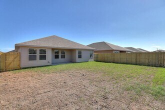 1278 Carnaby St in Corpus Christi, TX - Foto de edificio - Building Photo