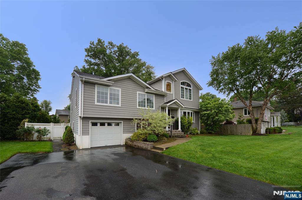 40-10 Terhune Pl in Fair Lawn, NJ - Building Photo