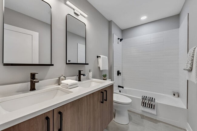 2818 W Harrison St in Chicago, IL - Building Photo - Building Photo
