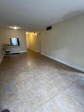 1650 S Le Jeune Rd in Miami, FL - Foto de edificio - Building Photo